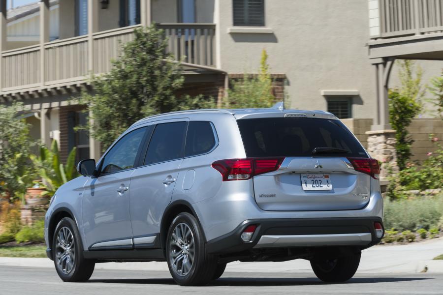  Mitsubishi Outlander GT 2016 года  (фото 6 из 56)